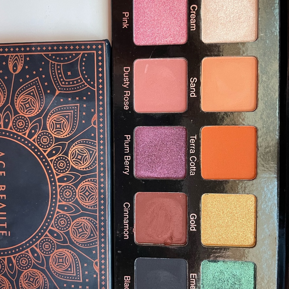 makeup bundle 👑💋 - Picture 11 of 16